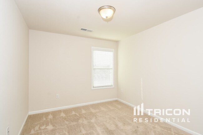 Building Photo - 64 Ireland Ln