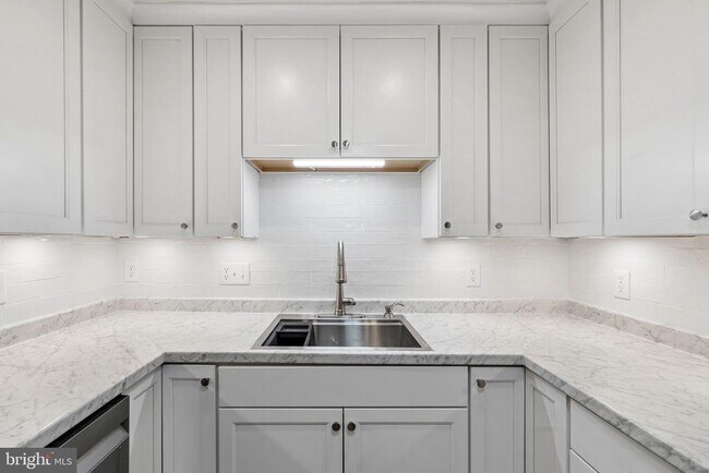 Building Photo - 17360 Tripoli Blvd