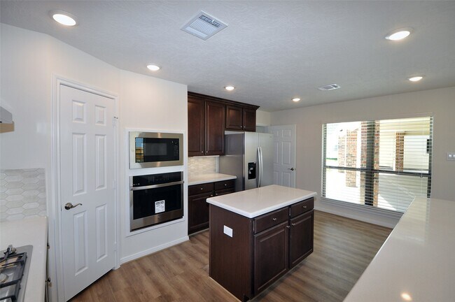 Building Photo - 3404 Bahia Rd