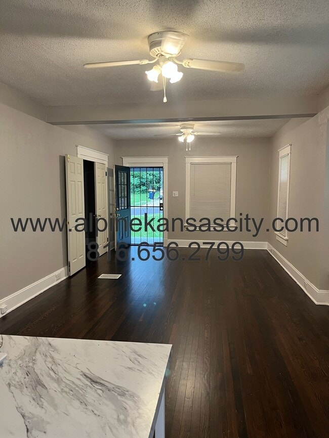 Building Photo - Updated Bungalow in Center District! Section 8 OK.