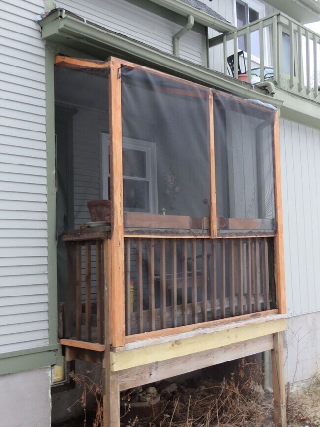 Building Photo - 1307 E Mifflin St