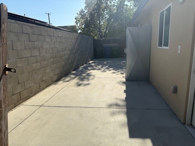 Building Photo - 221-223 Mariposa