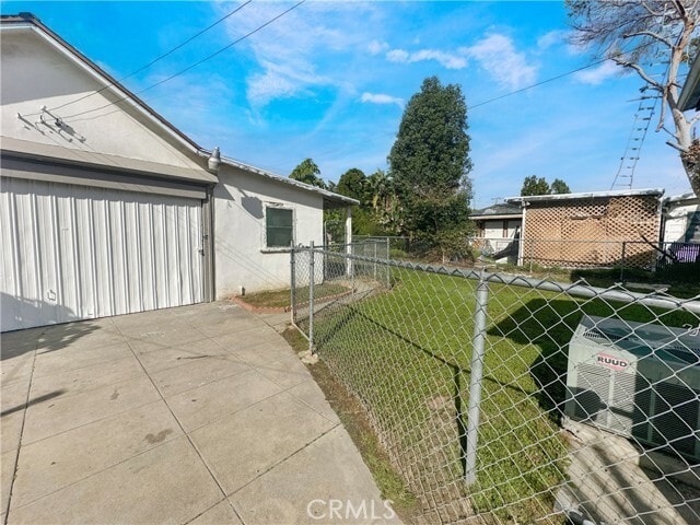 Building Photo - 209 Elm St