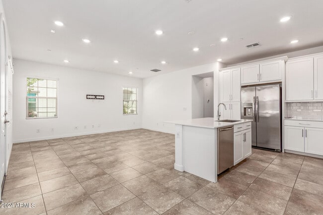 Building Photo - 4077 S Sabrina Dr