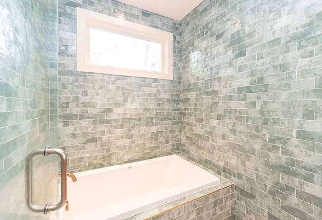 Building Photo - CHARMING, MODERN, CUSTOM HOME IN MID-CITY FOR RENT