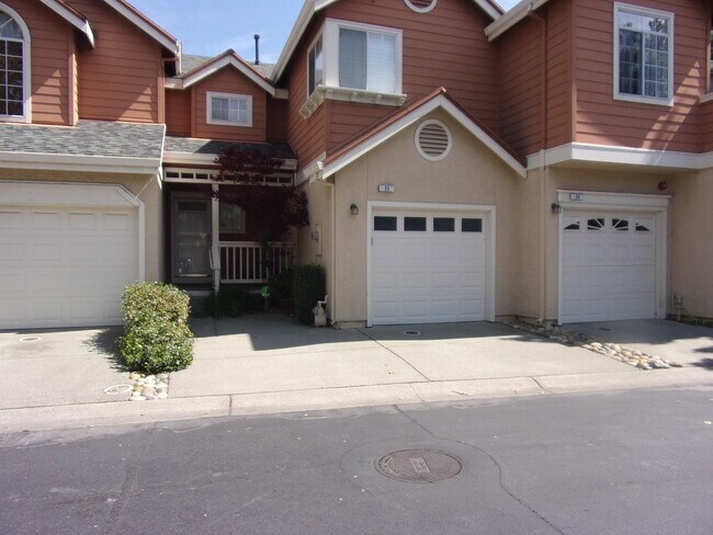 Building Photo - Cambridge Estates