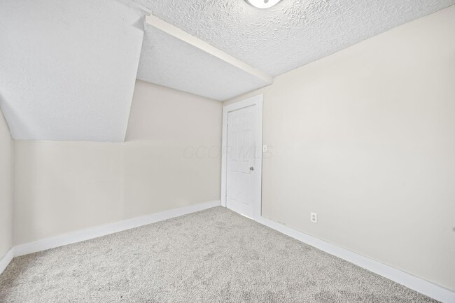 Building Photo - 2709 Kilbourne Ave