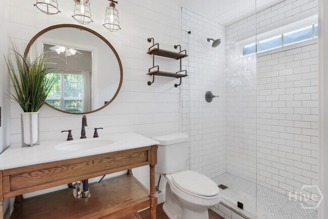 Building Photo - 120 Oak Ridge Cir