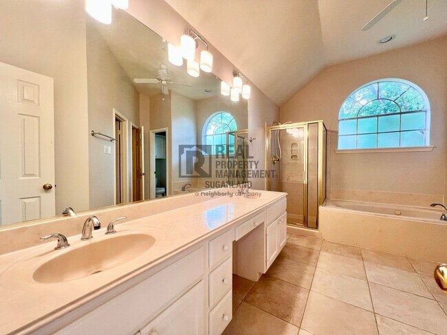 Building Photo - Gorgeous One Story Home in Sugar Land, TX