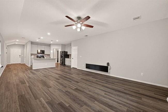 Building Photo - 10411 Meadow Saffron Dr