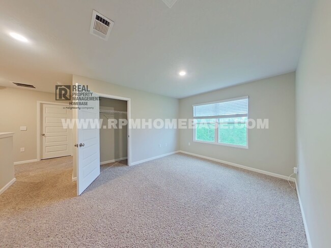 Building Photo - Spacious 5-Bedroom Home in Heritage Planta...