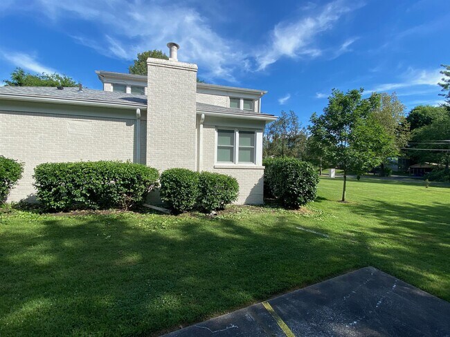 Building Photo - 624 N 34th St