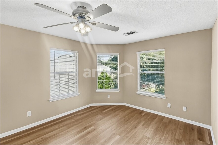 Building Photo - 710 Single Pine Ct