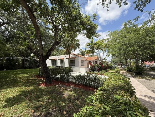 Building Photo - 820 Lorca St