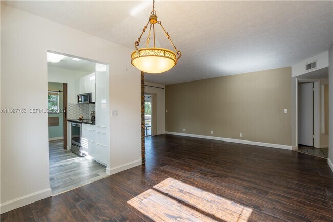 Building Photo - 8002 Lagos De Campo Blvd