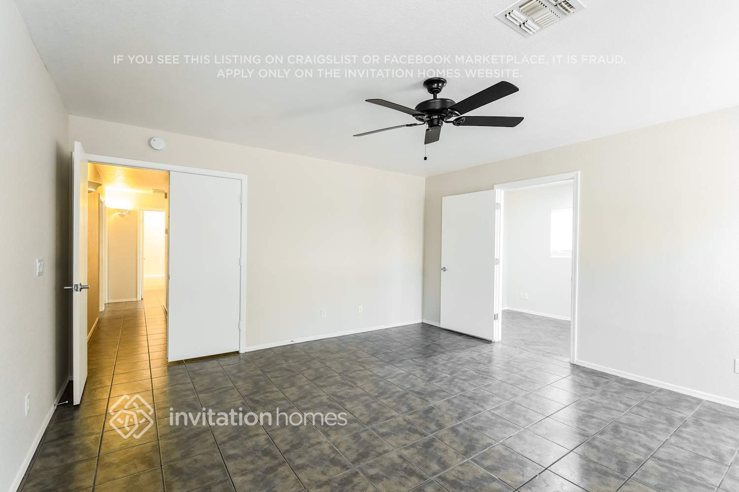 Building Photo - 2237 E Aire Libre Ave