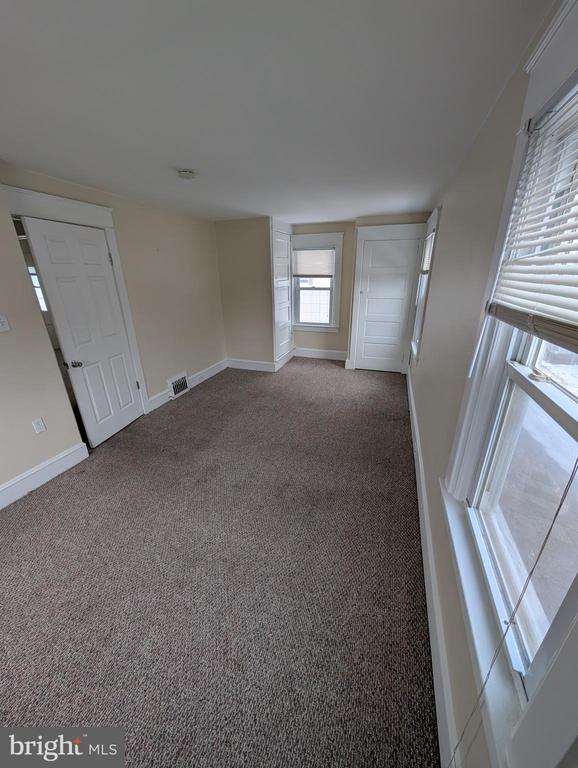 Building Photo - 30 W Roland Rd