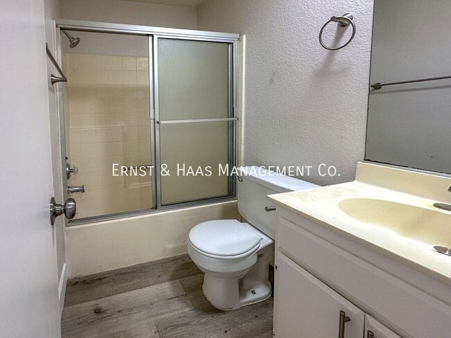 Building Photo - 1080 St Louis Ave