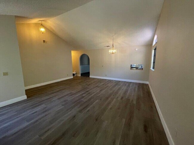 Building Photo - Fantastic 3 Bedroom in Natomas
