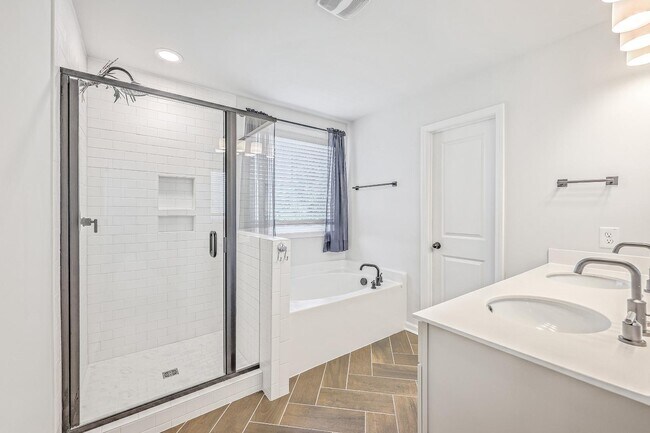 Building Photo - 132 McClellan Way