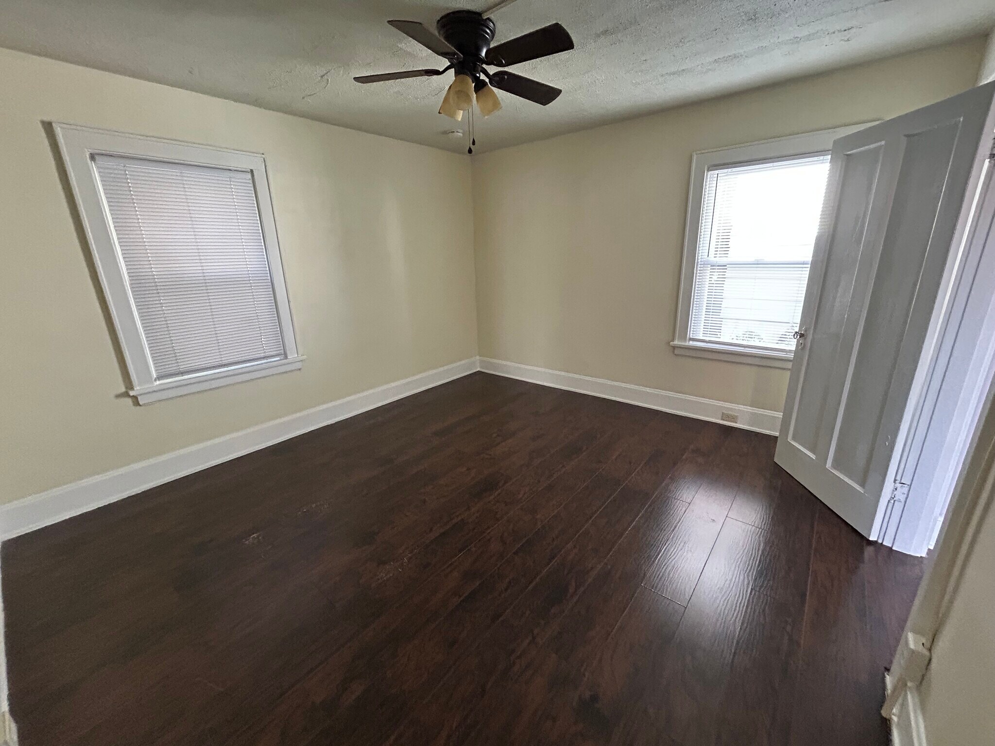 Building Photo - 1802 Lawn Ave