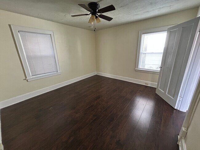 Building Photo - 1802 Lawn Ave