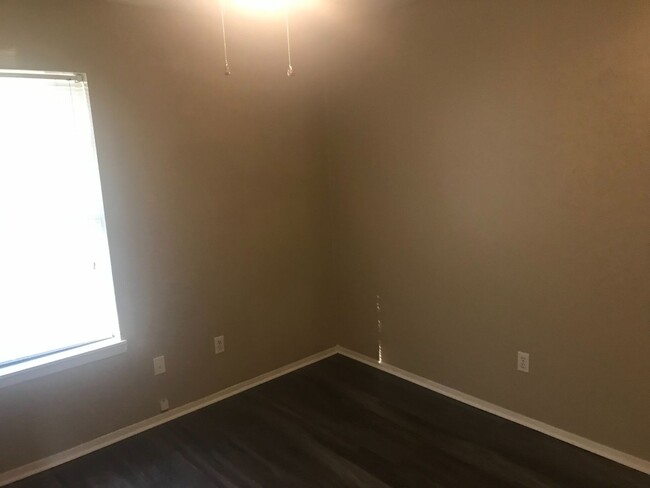 Building Photo - TWO BEDROOM DUPLEX TO SHARE WITH YOUR FURR...