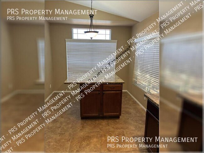 Building Photo - 1041 E Silverwood Dr