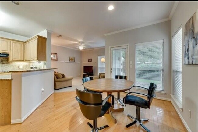 Building Photo - Beautiful 4 Bedrooms, 2.5 baths property i...