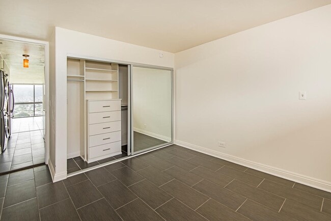 Building Photo - For Rent: 1-Bedroom Condo in Waikiki (24th...