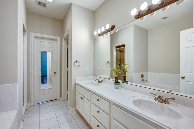 Building Photo - 1811 Gentryside Dr