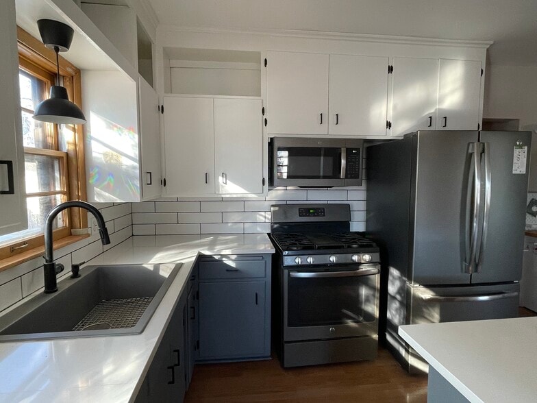 Kitchen - 1628 California St NE