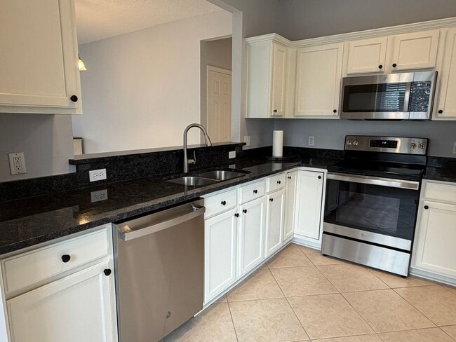 Building Photo - Beautiful Sun City Home