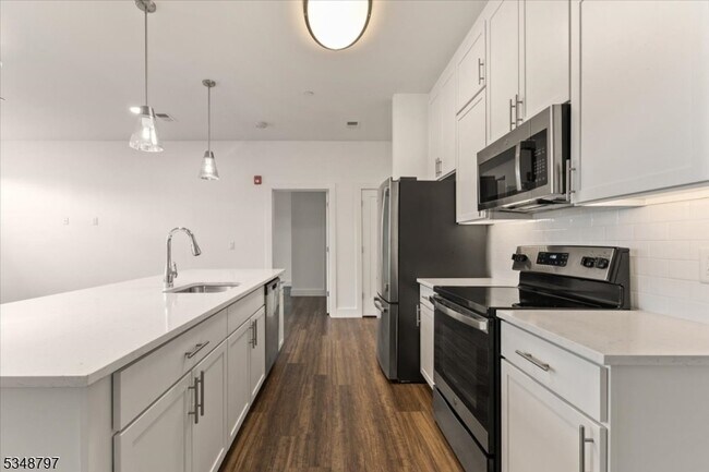 Building Photo - 450 Springfield Ave