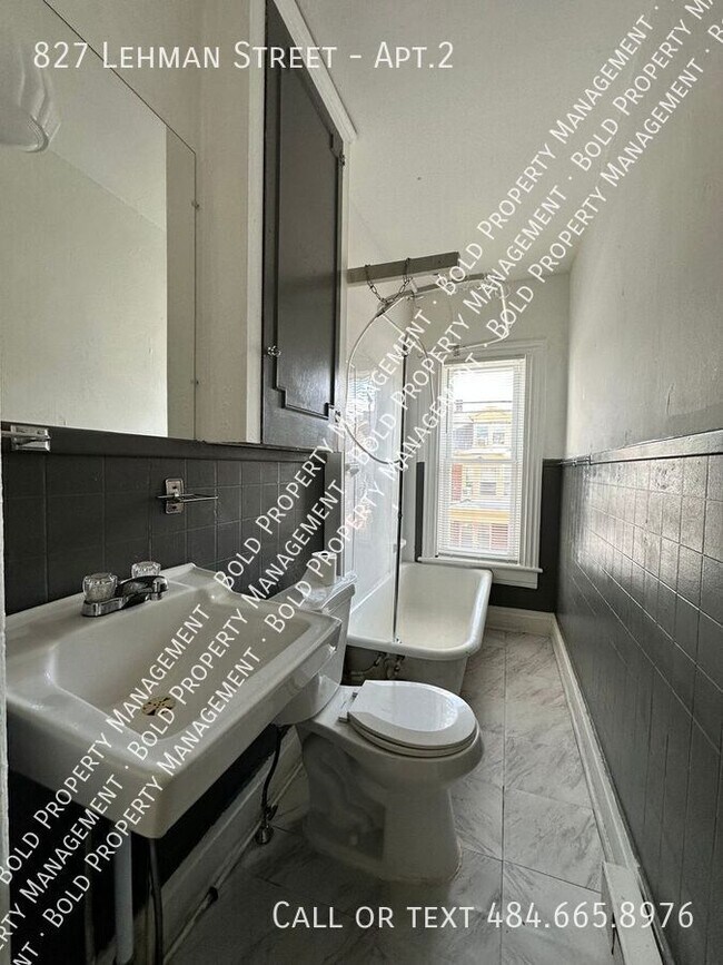 Building Photo - 827 Lehman St