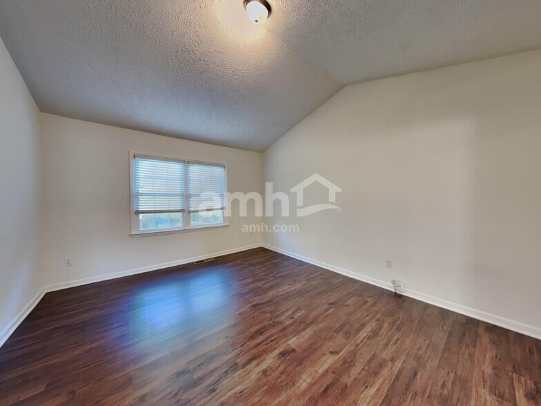 Building Photo - 541 Clyde Dr