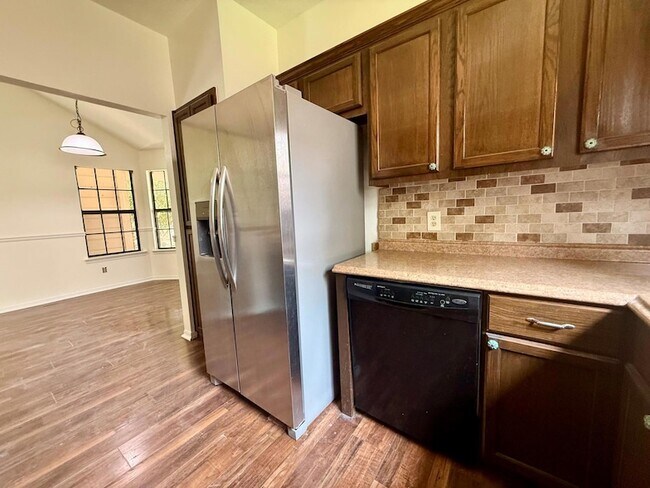 Building Photo - 2107 Willow Way