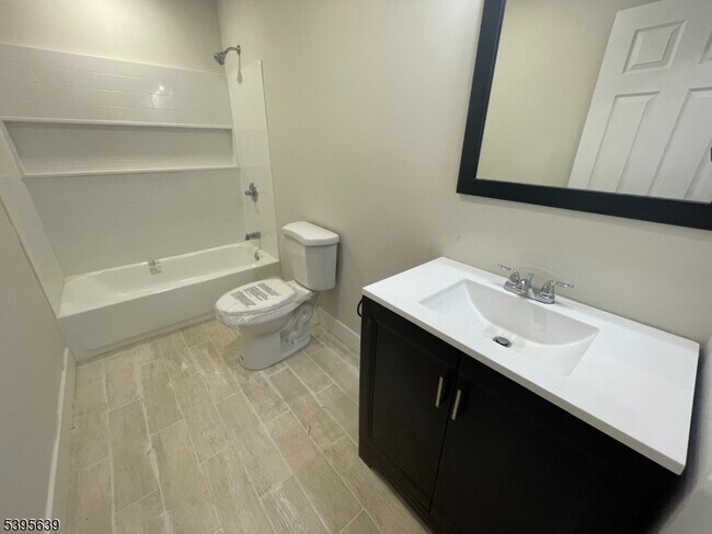 Building Photo - 119-121 Lewis St