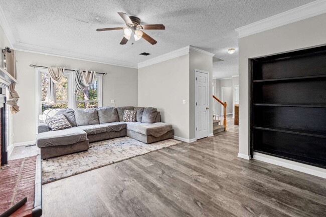 Building Photo - Three Bedroom Rental directly next to Arnall Middle School