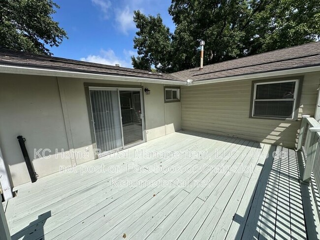 Building Photo - 6134 Glenwood St
