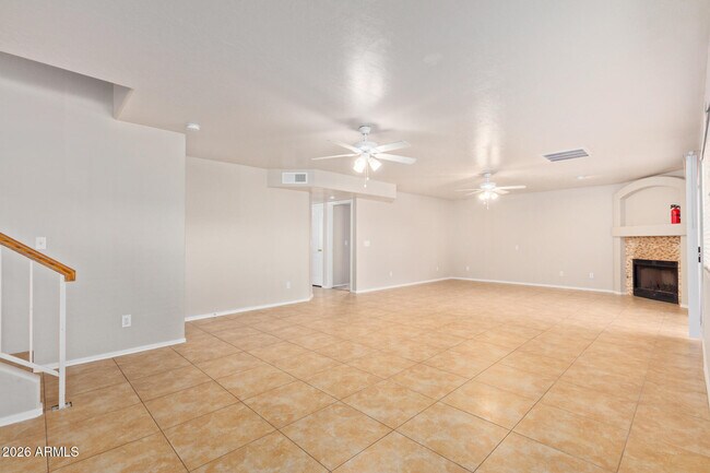 Building Photo - 5682 W Ross Dr