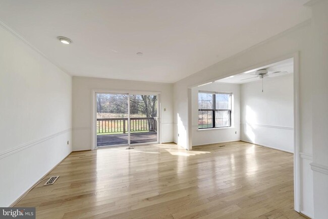 Building Photo - 10 Liberte Ln