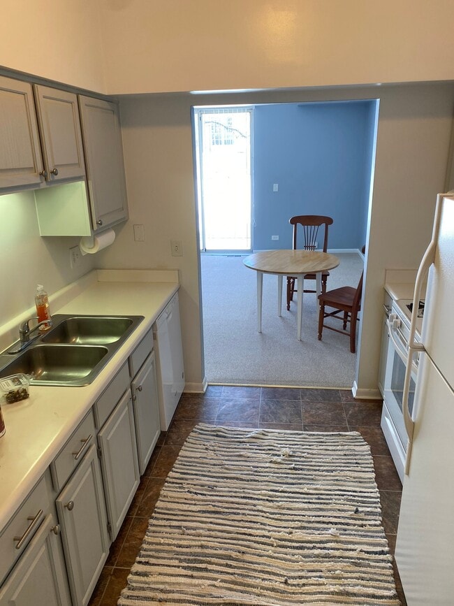 Building Photo - 608 Woodhaven Dr