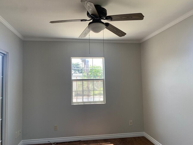 Building Photo - For Rent: Charming 2 Bed / 2 Bath Duplex i...