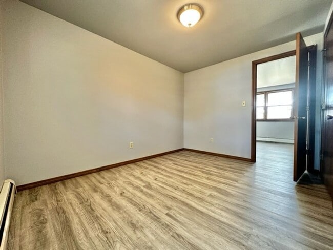 Building Photo - 2202 Sunny Ln