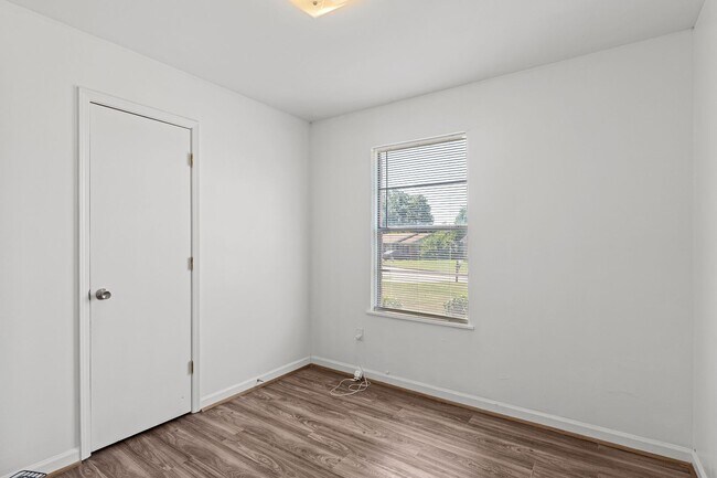Building Photo - 3519 Goldfinch Drive