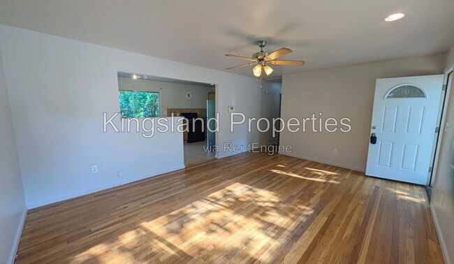 Building Photo - 272 Elmdale Dr