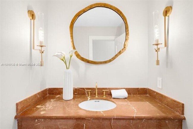 Building Photo - 7155 Los Pinos Blvd