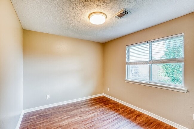 Building Photo - 2014 Harbour Cove Dr