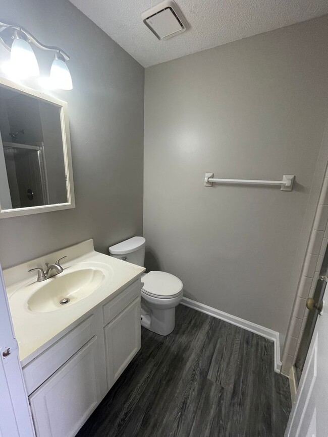 Building Photo - Rosecroft6246-